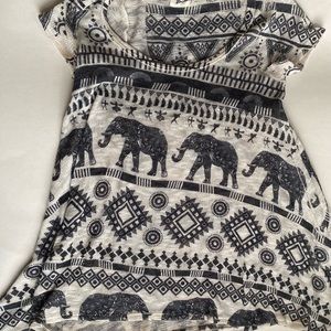 📚 2/$12 Gaze Elephant Top